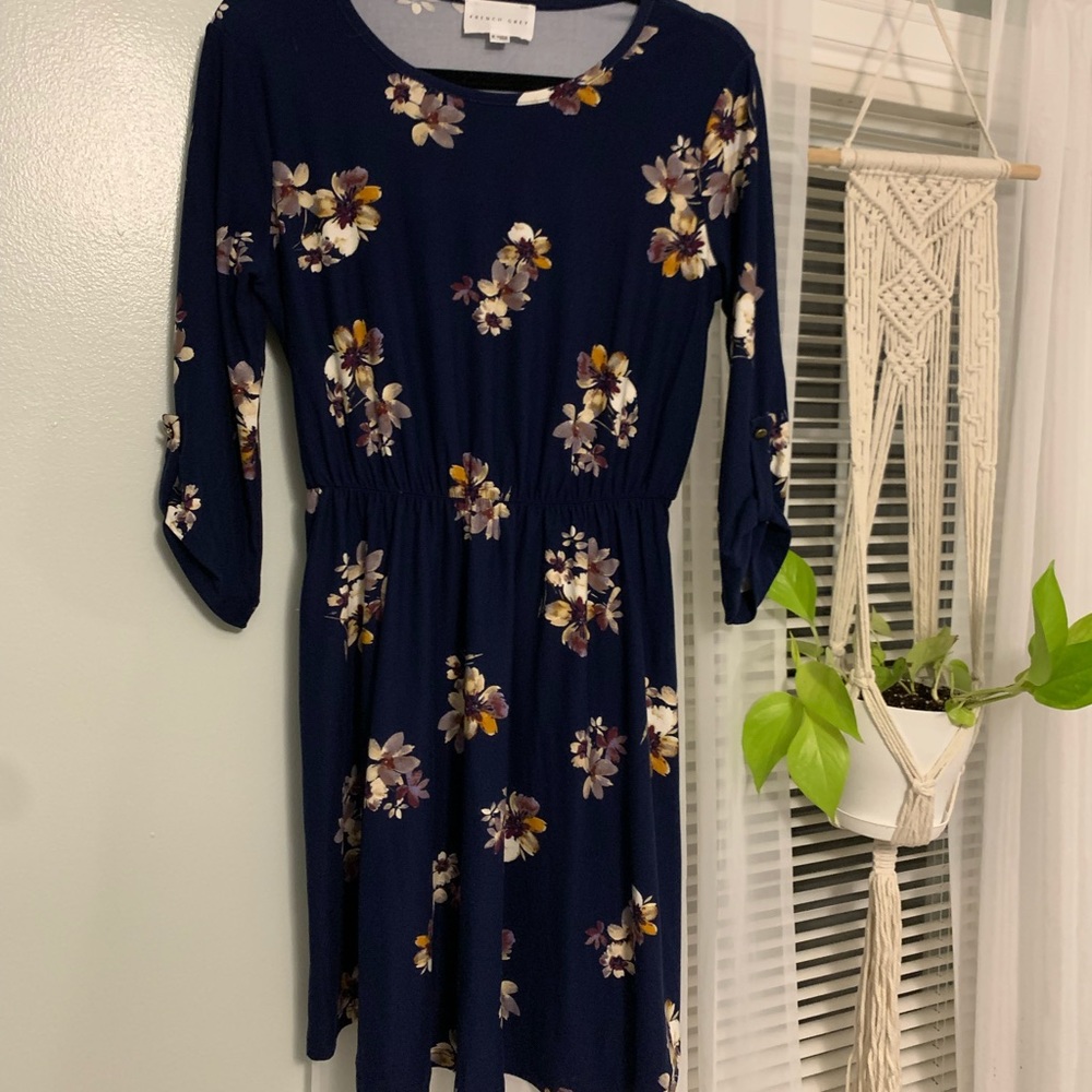 🍃NWOT🍃 FRENCH GREY FLORAL DRESS SZ MEDIUM